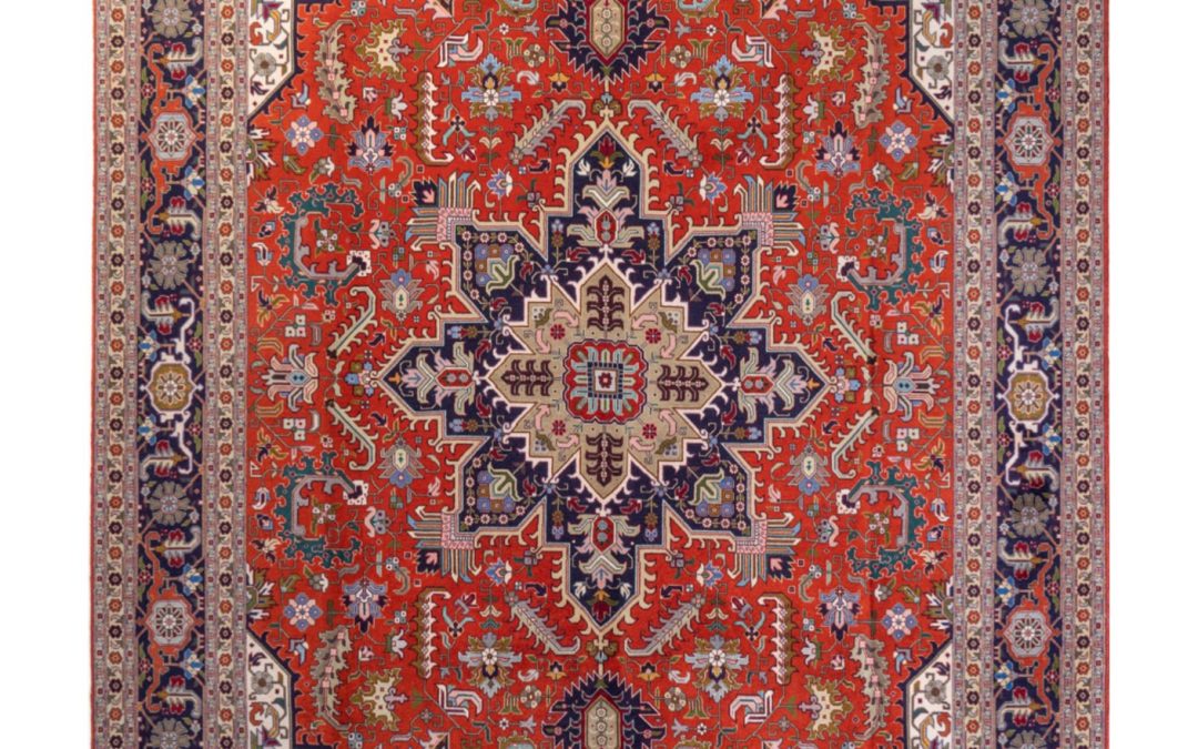 Tappeto persiano Tabriz in misto lana e seta, misura 3.05 per 2.05 metri. Disegno tradizionale con dettagli precisi e raffinati.