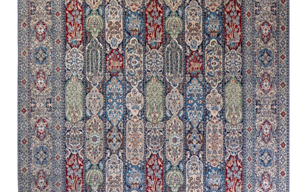 Tappeto persiano Nain in misto lana e seta, misura 3.06 per 2.06 metri. Motivo centrale, bordi decorativi e tessitura fine.