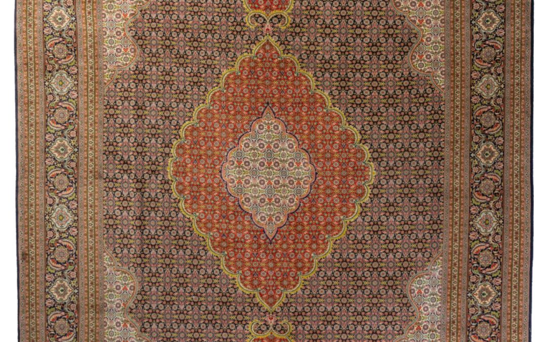 Tappeto persiano Tabriz in misto lana e seta, misura 2.95 per 2.00 metri. Lavorazione precisa e stile classico della tradizione persiana.