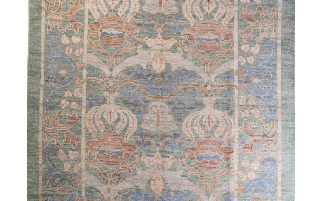 Tappeto Sultanabad, misura 3.06 per 2.30 metri. Lavorazione artigianale e ispirazione classica persiana.