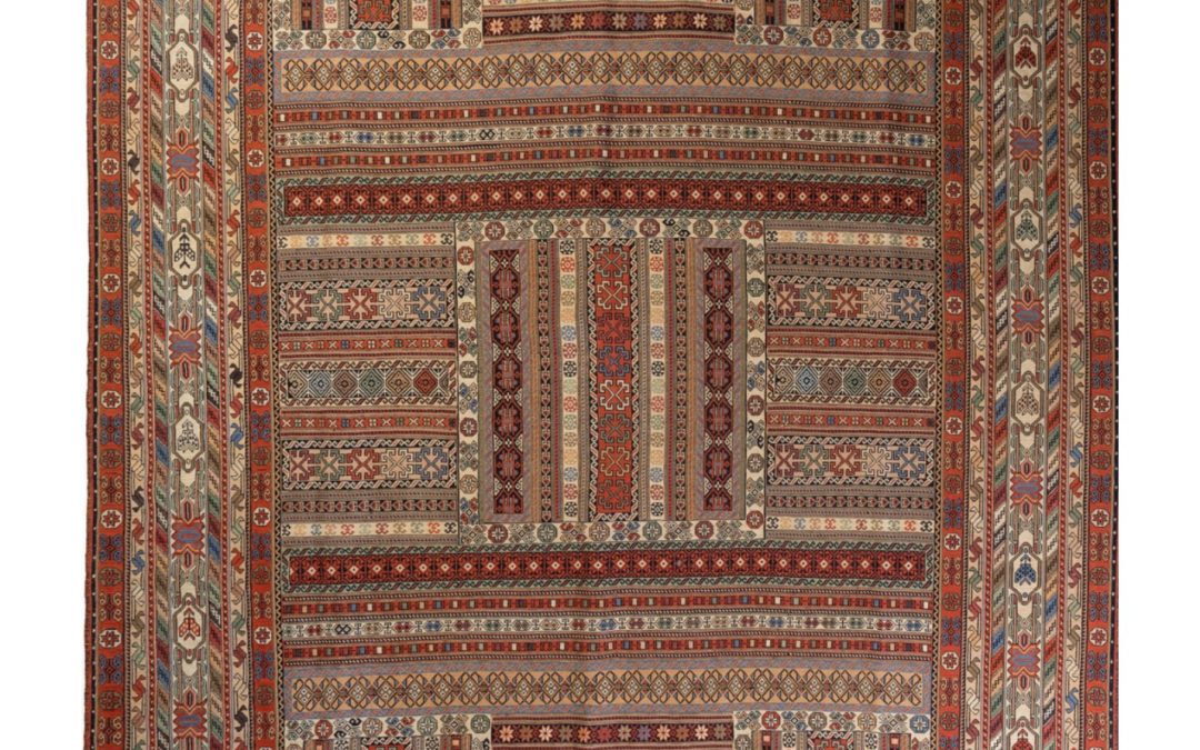 Tappeto Sumak Sirjan extra fine, misura 3.00 per 1.93 metri. Tessitura piatta, intreccio elaborato e manifattura artigianale persiana.